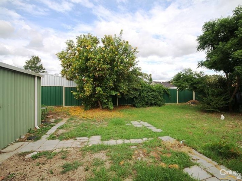 24  Neilson Avenue, Armadale WA 6112