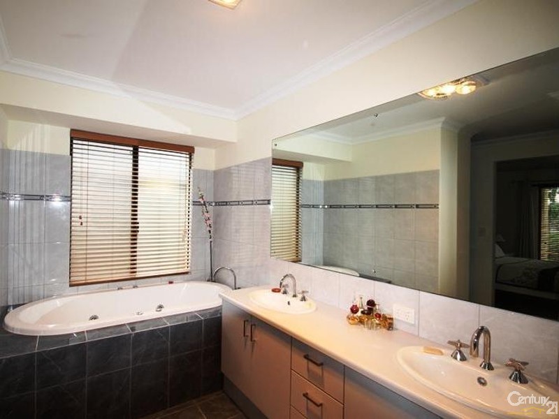 6 Westville Mews, Piara Waters WA 6112