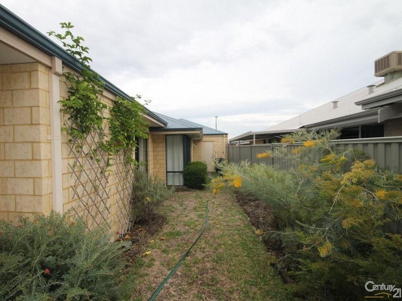 6 Westville Mews, Piara Waters WA 6112