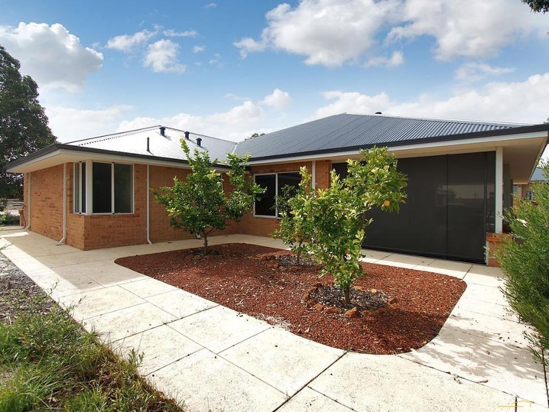 7 Vellender Road, Bedfordale WA 6112