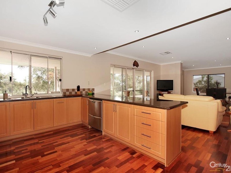 7 Vellender Road, Bedfordale WA 6112