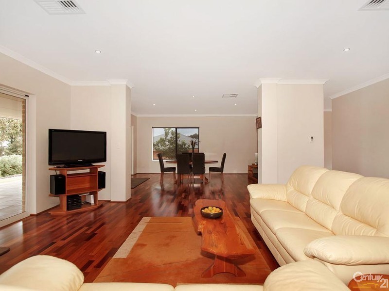 7 Vellender Road, Bedfordale WA 6112