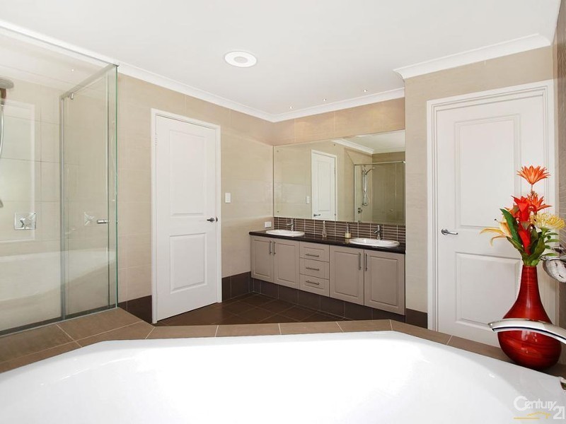 7 Vellender Road, Bedfordale WA 6112