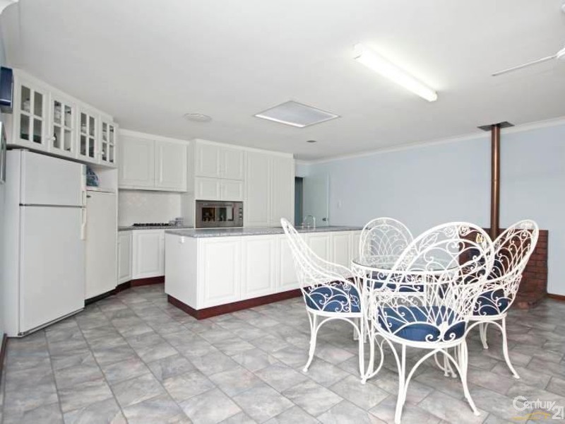 255 Maree Close, Byford WA 6122