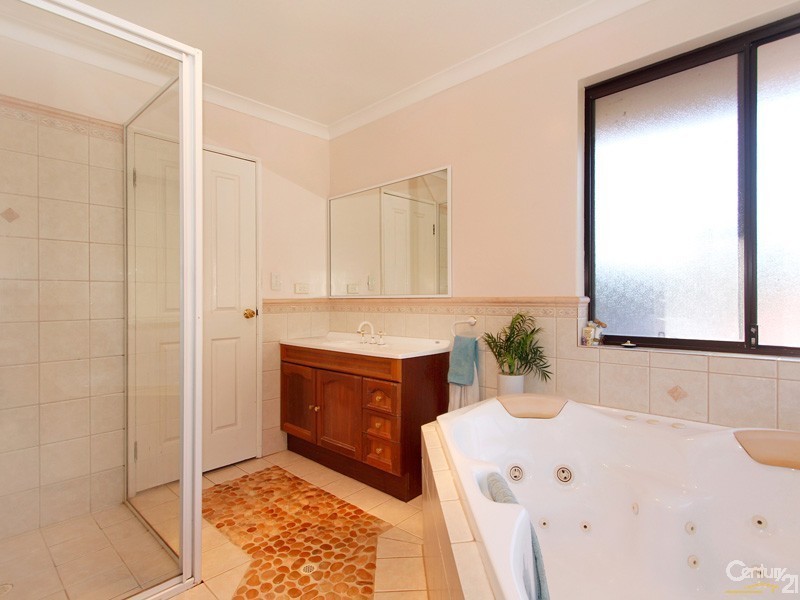 96 Amethyst Crescent, Mount Richon WA 6112