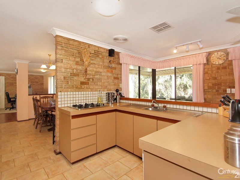 96 Amethyst Crescent, Mount Richon WA 6112