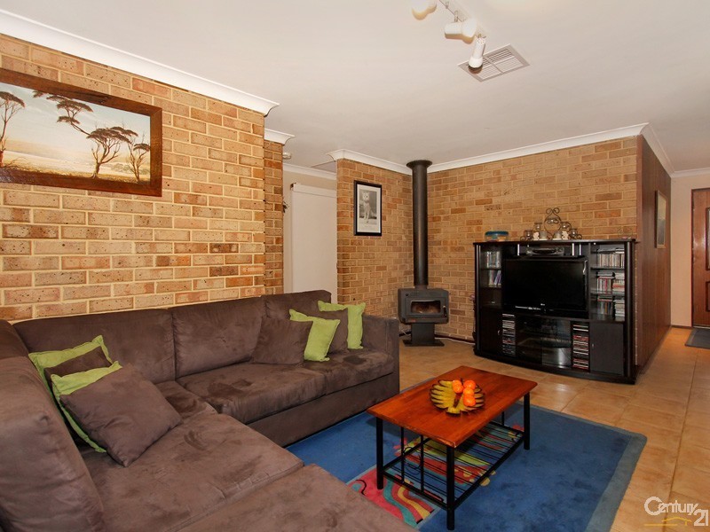 96 Amethyst Crescent, Mount Richon WA 6112