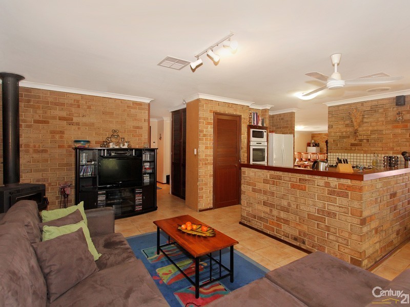 96 Amethyst Crescent, Mount Richon WA 6112