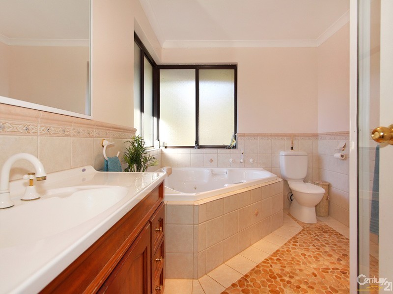 96 Amethyst Crescent, Mount Richon WA 6112