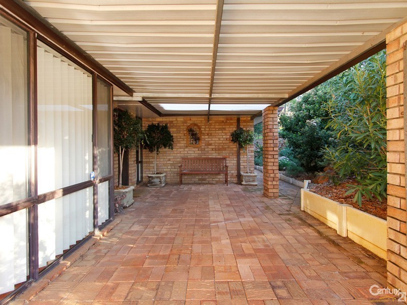 96 Amethyst Crescent, Mount Richon WA 6112