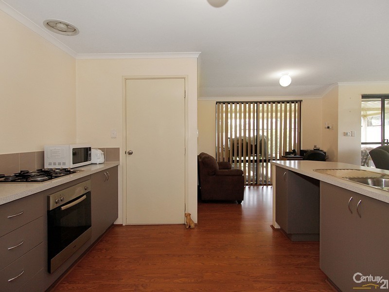 32 Batt Drive, Brookdale WA 6112