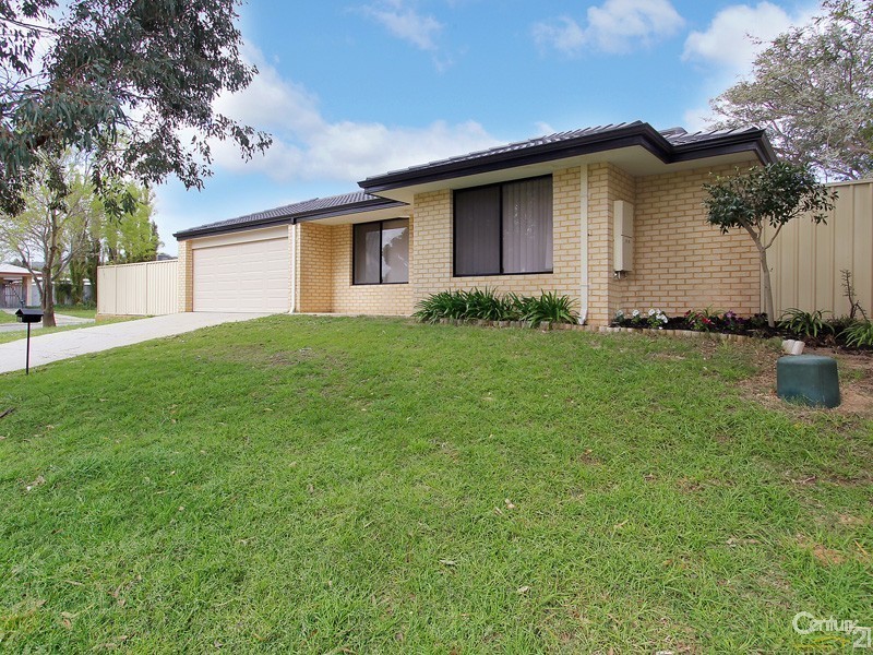 32 Batt Drive, Brookdale WA 6112