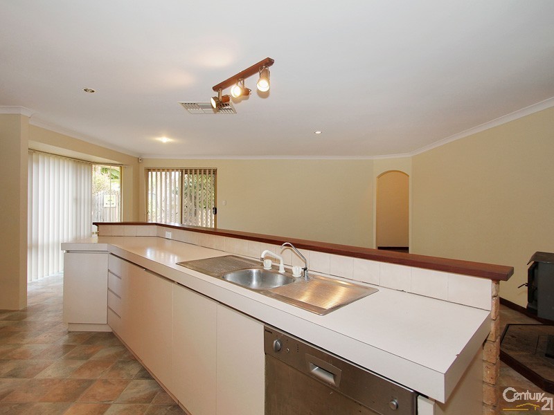 20 Carawatha Avenue, Mount Nasura WA 6112