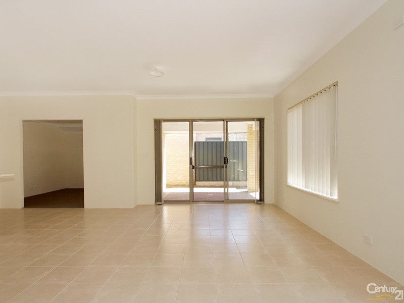 2/49 Schruth Street, Kelmscott WA 6111