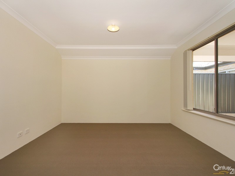 2/49 Schruth Street, Kelmscott WA 6111