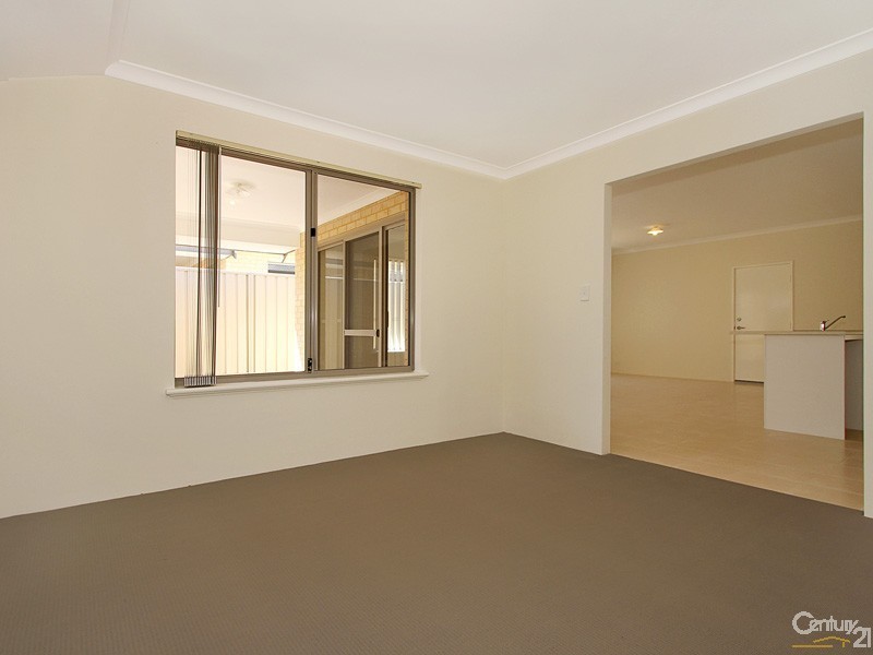 2/49 Schruth Street, Kelmscott WA 6111