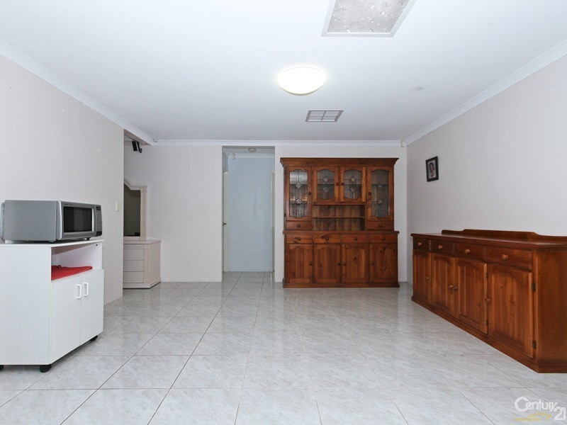 15 Ralphs Street, Seville Grove WA 6112