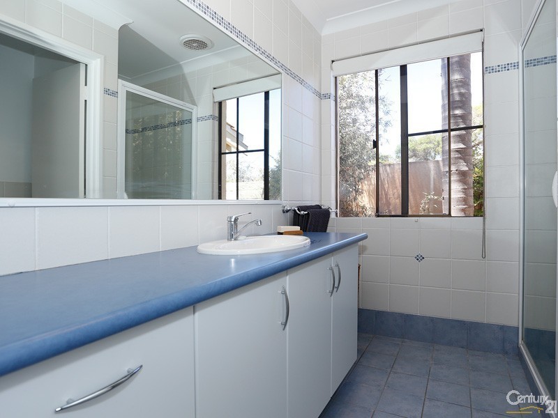 26  Kershaw Gardens, Leeming WA 6149
