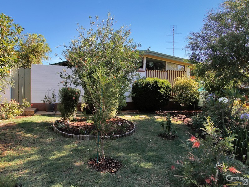 9 Peter Street, Kelmscott WA 6111