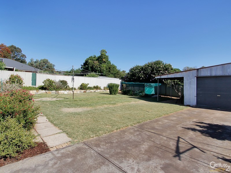 9 Peter Street, Kelmscott WA 6111