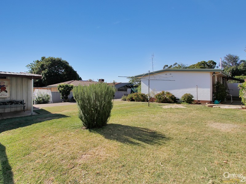 9 Peter Street, Kelmscott WA 6111