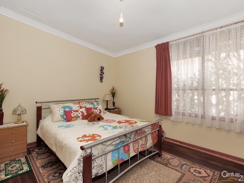 9 Peter Street, Kelmscott WA 6111