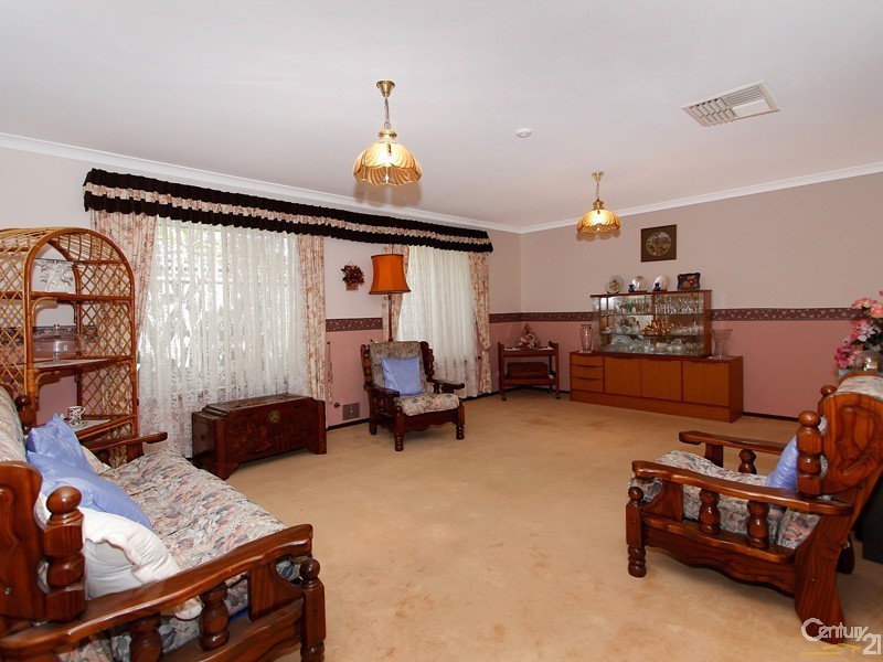 9 Ramm Place, Seville Grove WA 6112