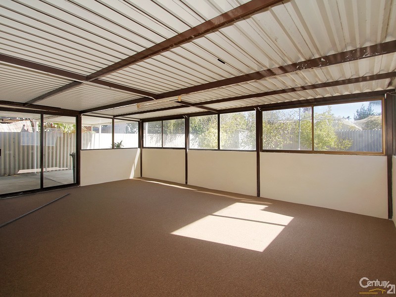18 Tamarind Crescent, Kelmscott WA 6111