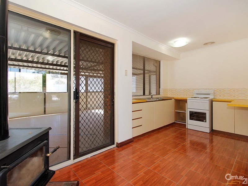 18 Tamarind Crescent, Kelmscott WA 6111