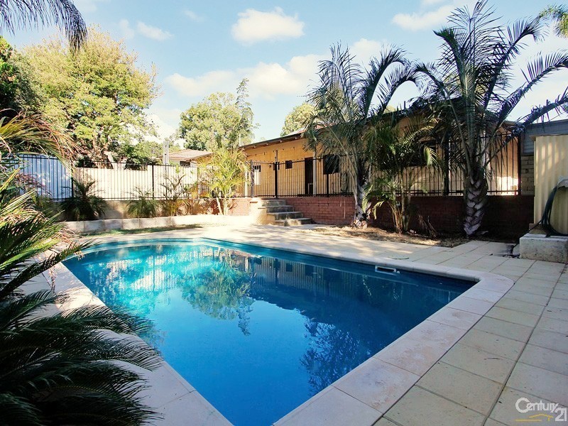 6 Penjan Place, Kelmscott WA 6111