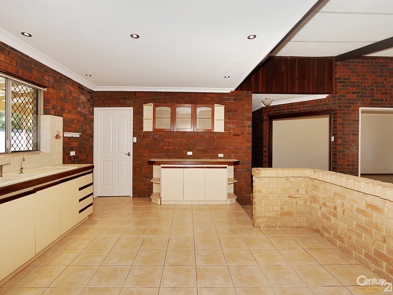 6 Penjan Place, Kelmscott WA 6111