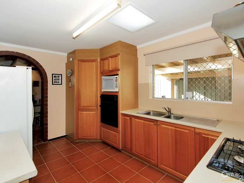 17 Wangoola Terrace, Mount Nasura WA 6112