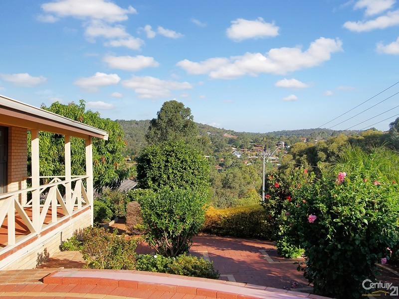 17 Wangoola Terrace, Mount Nasura WA 6112