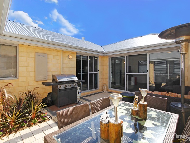 Unit 2  21 Cronin Place, Armadale WA 6112