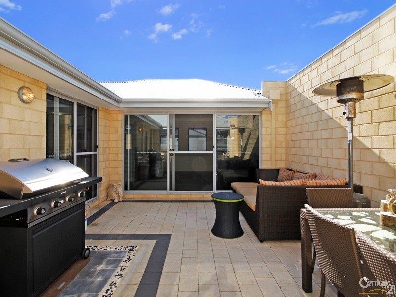 Unit 2  21 Cronin Place, Armadale WA 6112