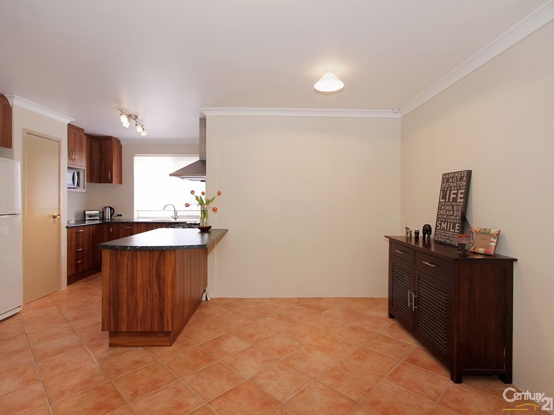 9 Avebury Court, Maddington WA 6109