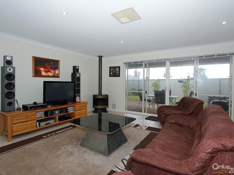 7 Vivien Avenue, Baldivis WA 6171
