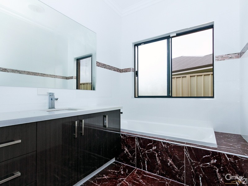 1 Carmine Close, Southern River WA 6110