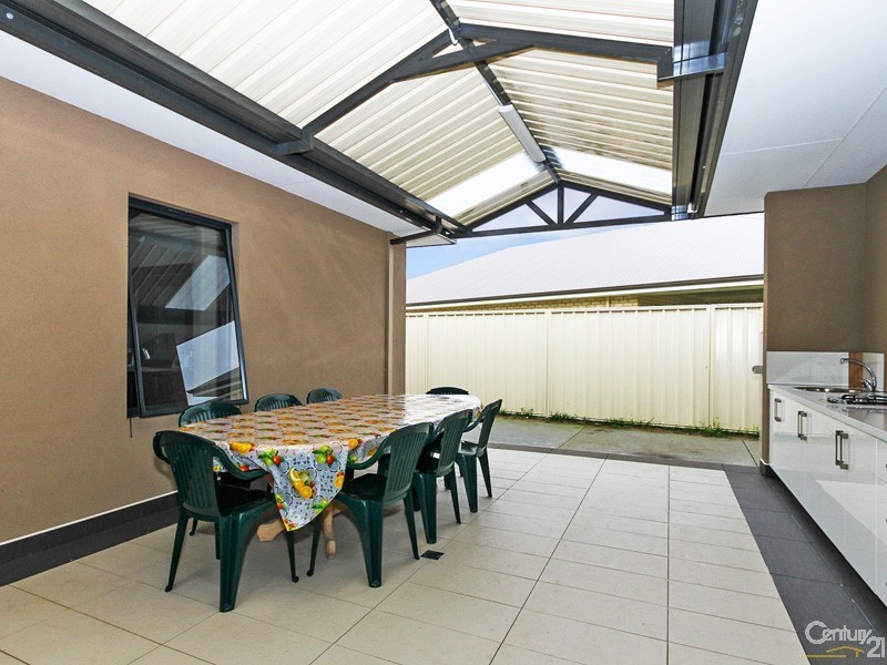 1 Carmine Close, Southern River WA 6110