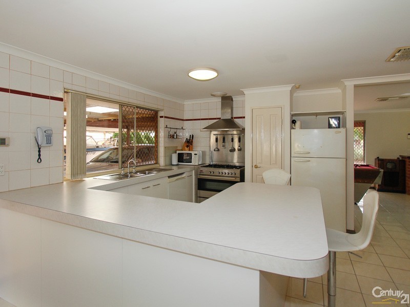 2 Firetail Court, Seville Grove WA 6112