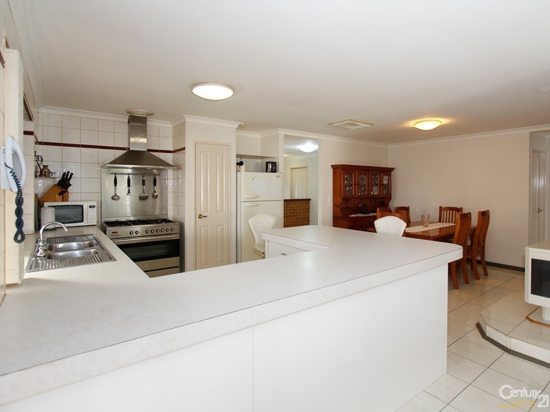 2 Firetail Court, Seville Grove WA 6112