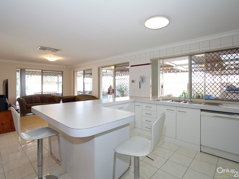 2 Firetail Court, Seville Grove WA 6112