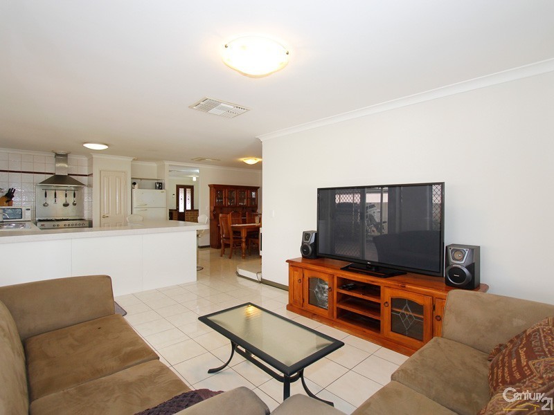 2 Firetail Court, Seville Grove WA 6112