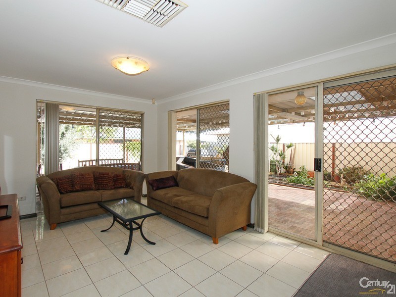 2 Firetail Court, Seville Grove WA 6112
