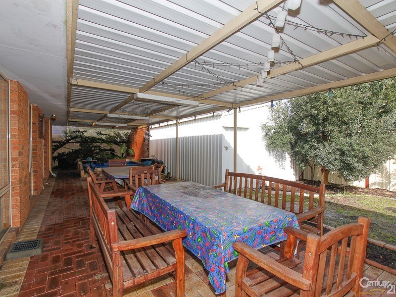 2 Firetail Court, Seville Grove WA 6112