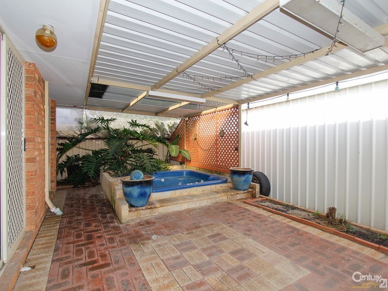 2 Firetail Court, Seville Grove WA 6112