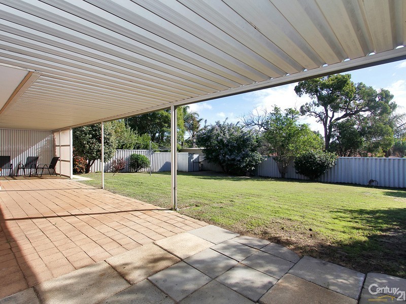 19 Preston Road, Parmelia WA 6167