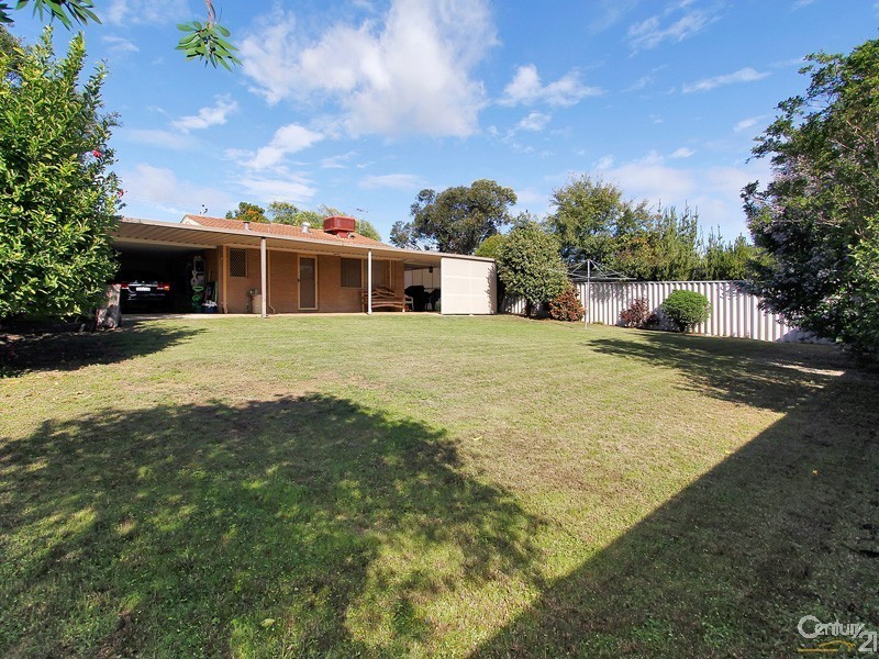 19 Preston Road, Parmelia WA 6167