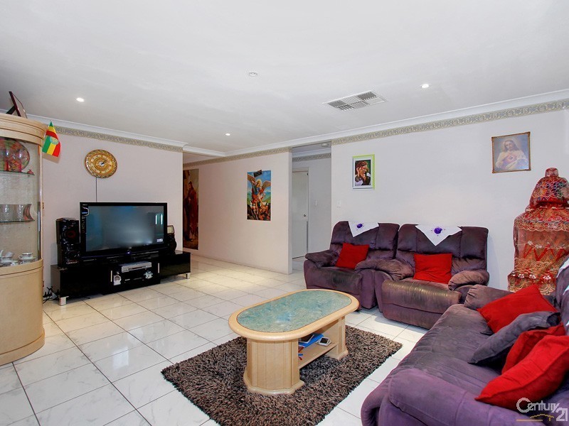 10 Bark Circle, Kenwick WA 6107