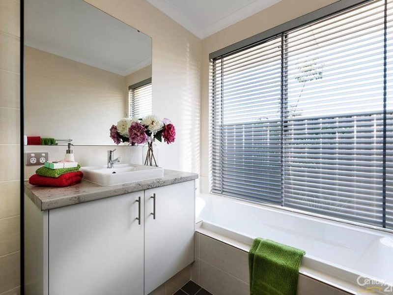 1 Jindabyne Street, Hilbert WA 6112